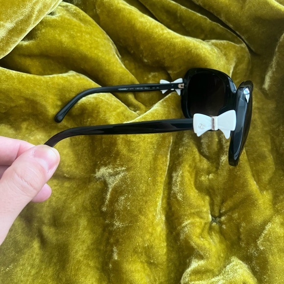 Chanel sunglasses with bows - Picture 7 of 10